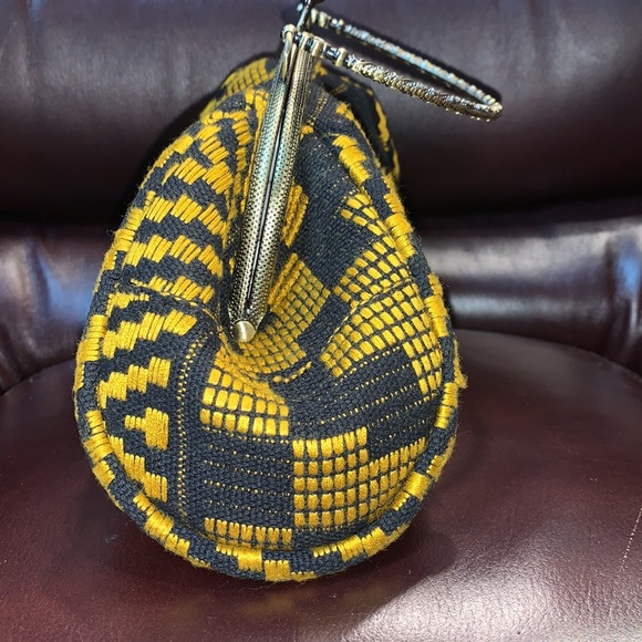 Unique Clasp Purse Handbag - Picture 5 of 12